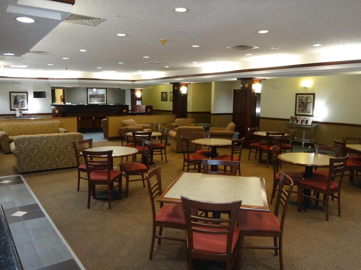 Windsor Inn & Suites Dodge City Exterior foto